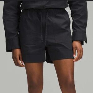Lululemon Cotton Blend Poplin High Rise Short 4”
